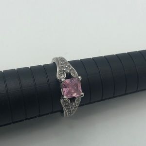 Beautiful pink stone ring size 8.5